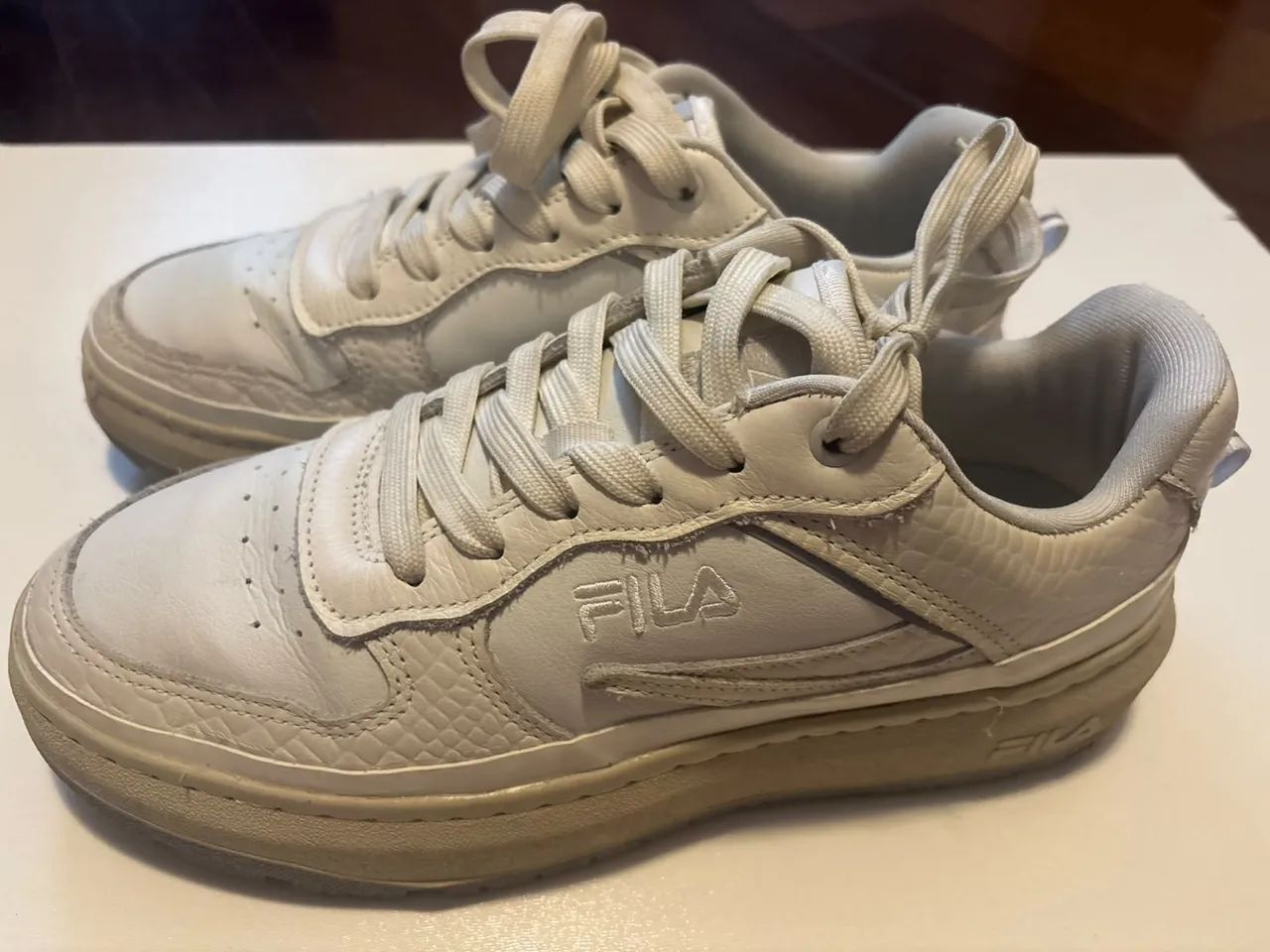 Fila bege 38