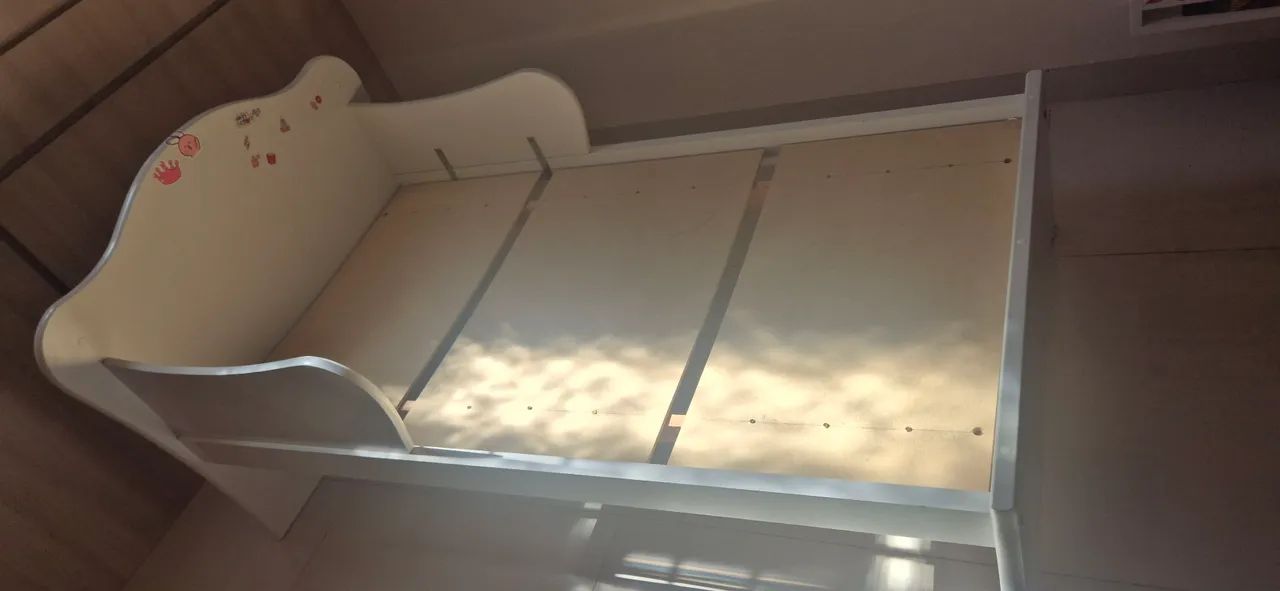 Berço 2 em 1: berço vira Mini cama com colchão  - Foto 2