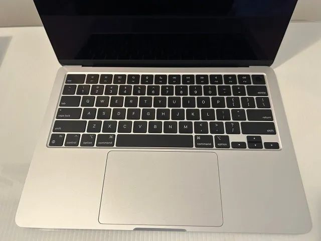 MacBook Air M3 13,6