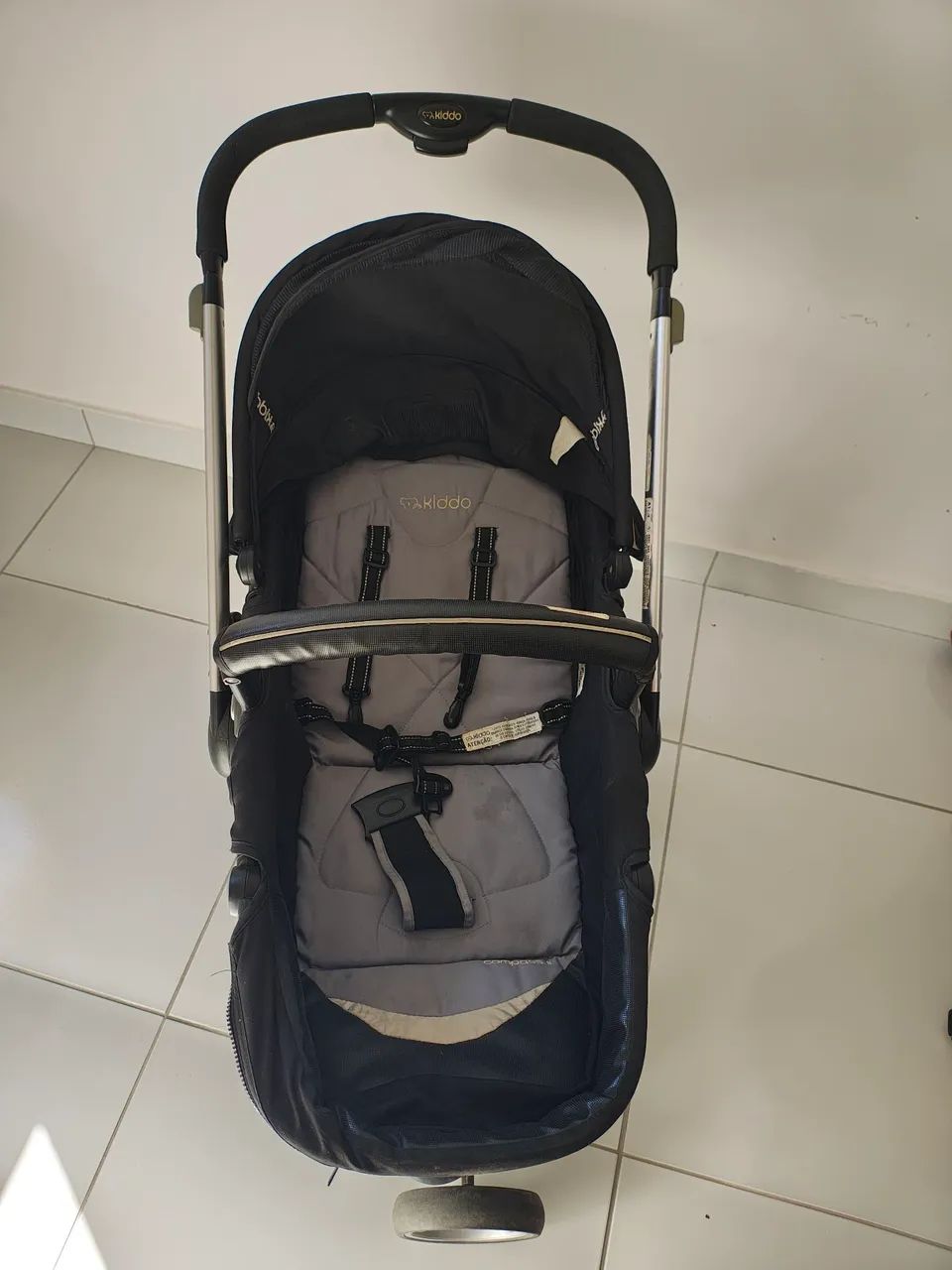 Vendo carrinho de bebê 2 em 1 triciclo - Foto 3