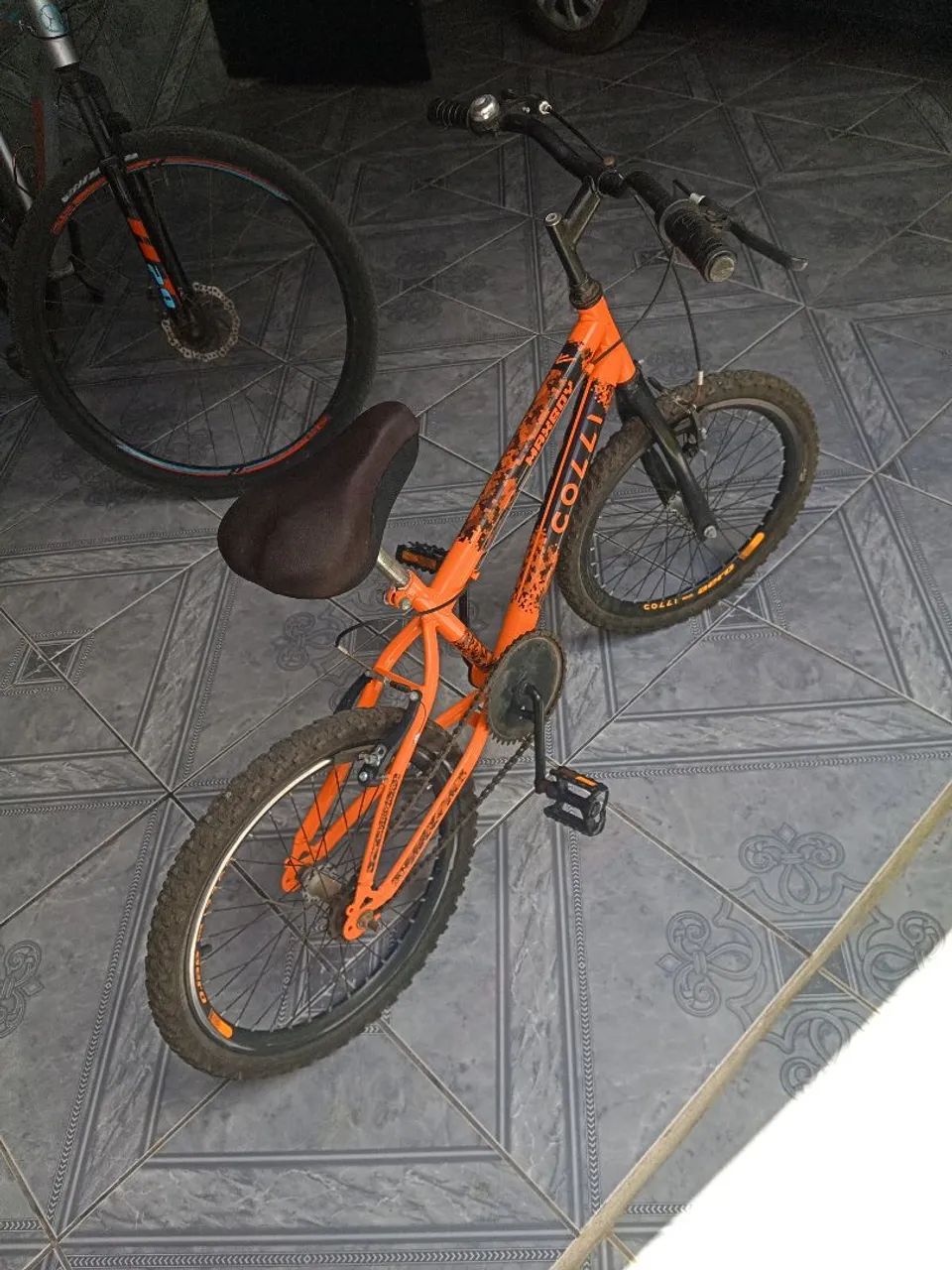 Vendo bicicleta aro 20 semi nova  - Foto 3