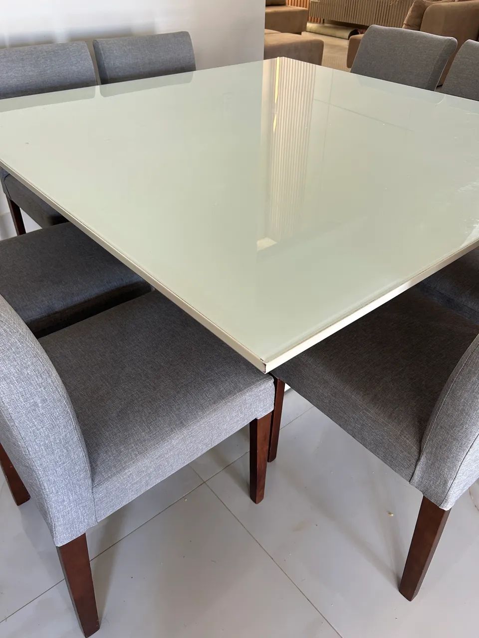 Mesa de jantar e 8 cadeiras - Foto 5