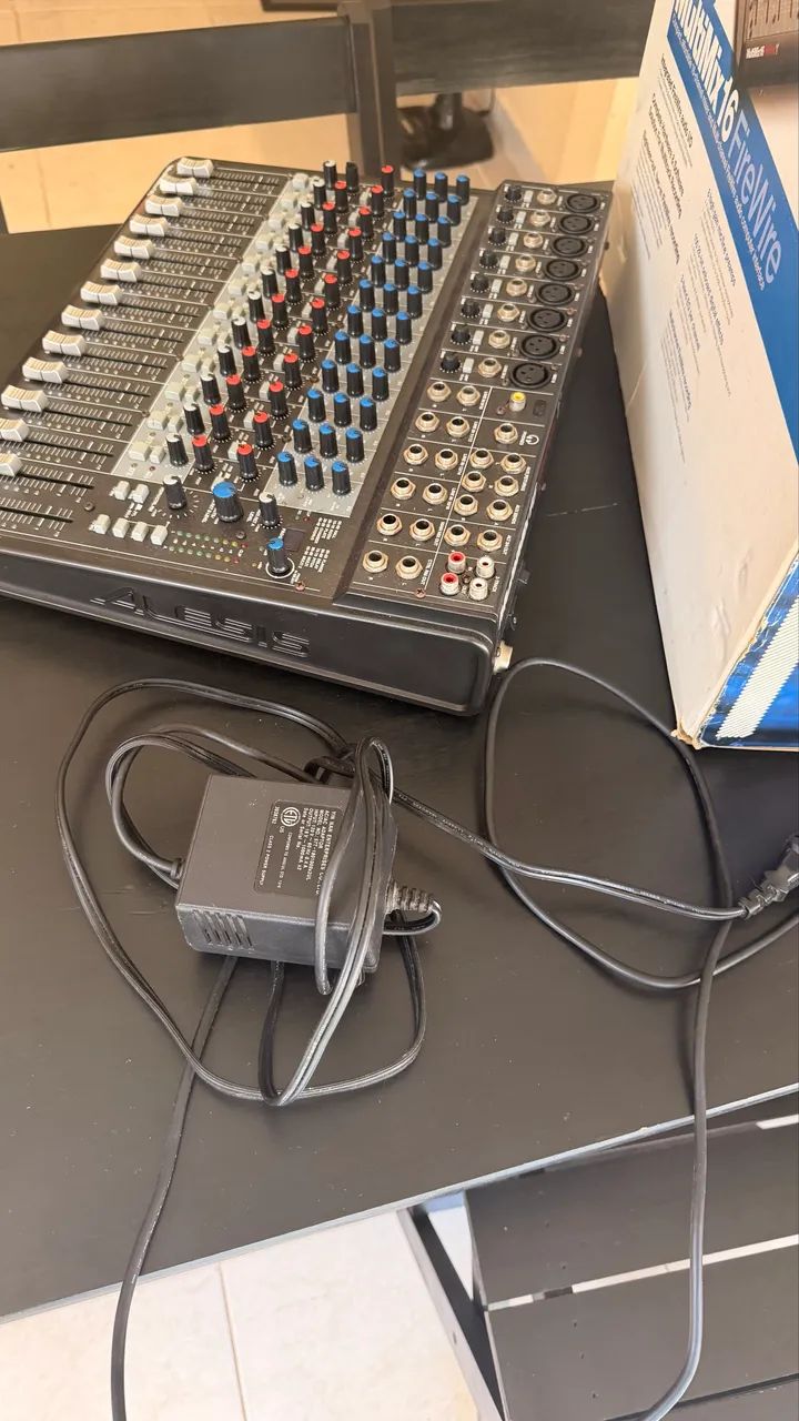 Mesa de som Alesis Multimix 16 FireWire Ótimo estado  - Foto 5