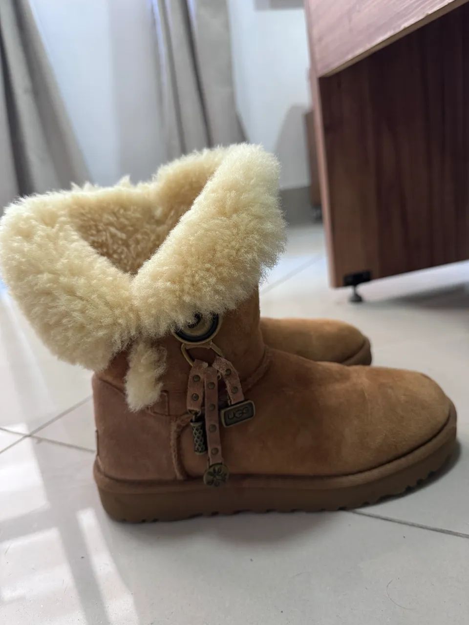 Bota UGG novíssima  - Foto 2