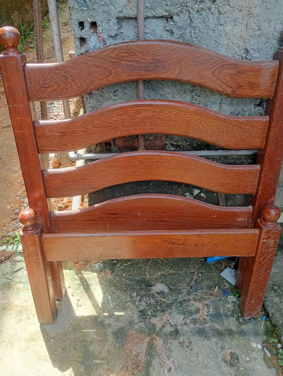 Cama de madeira rústica 
