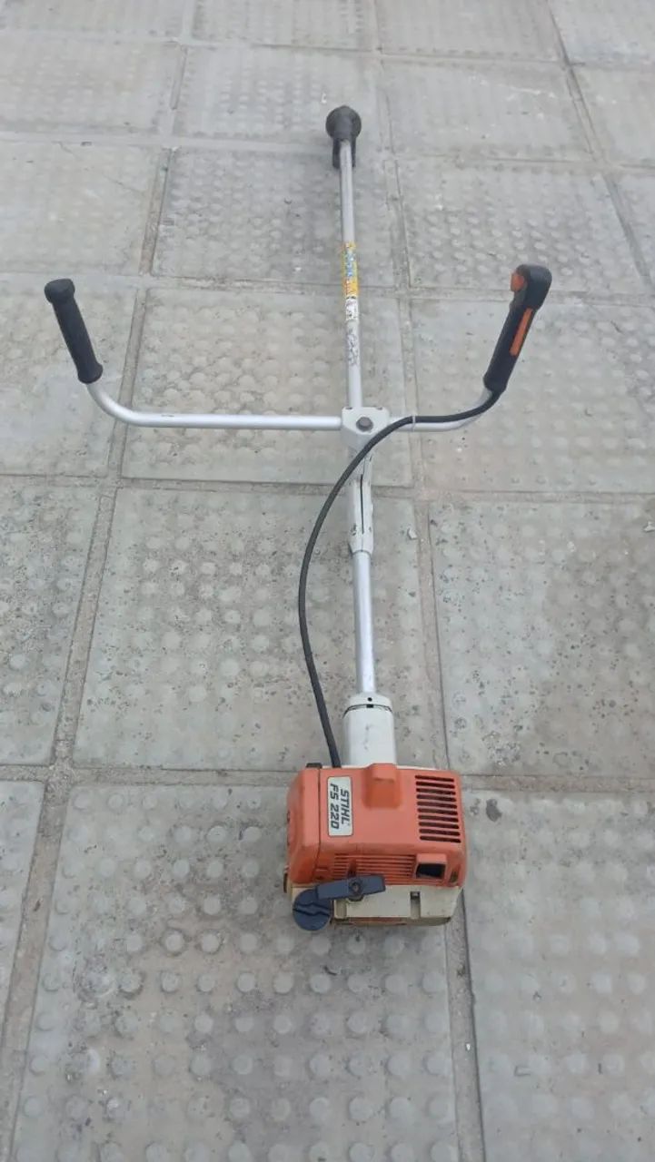 Roçadeira Stihl FS 220