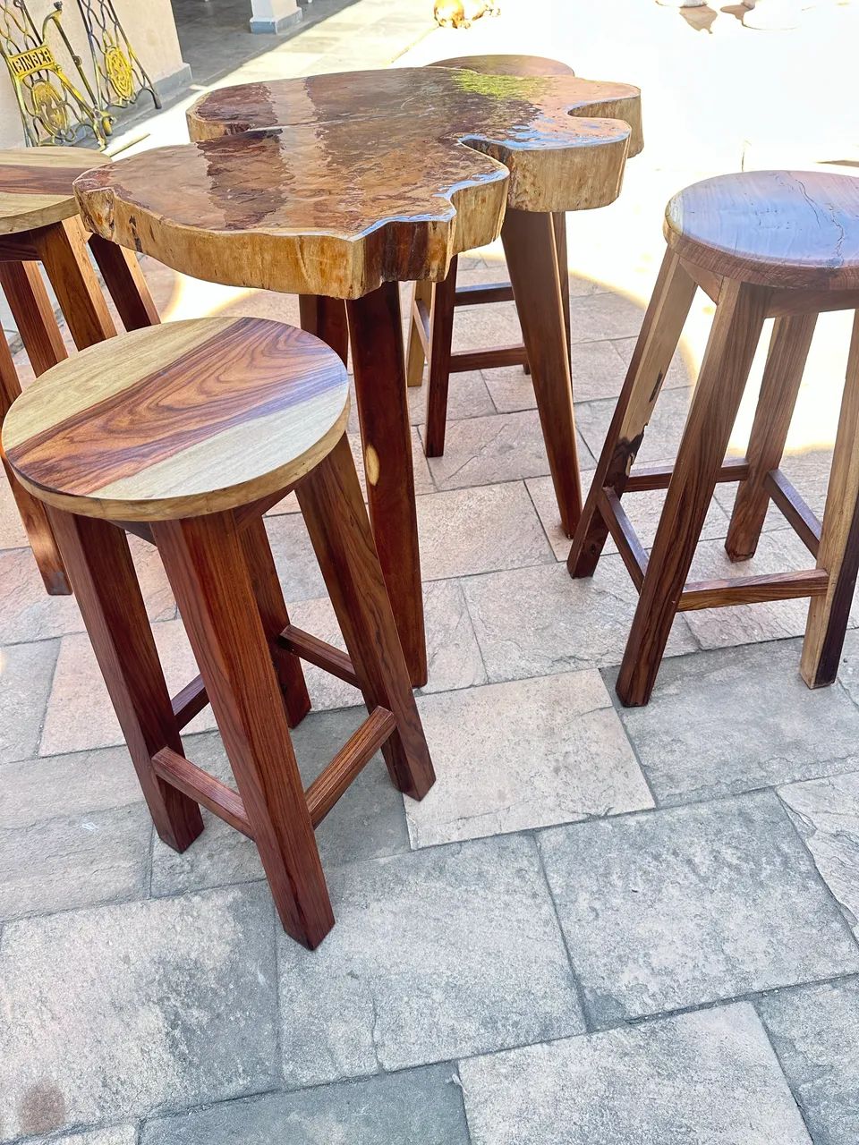 Conjunto de mesa com banquetas - Foto 4