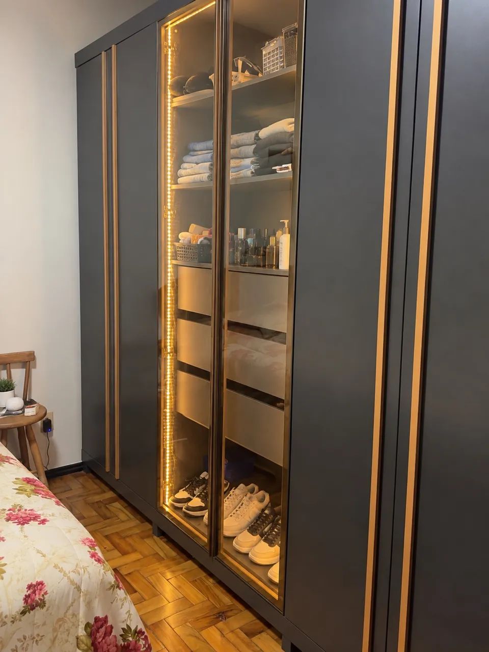 Guarda-roupa lindo, moderno e super espaçoso! - Foto 3
