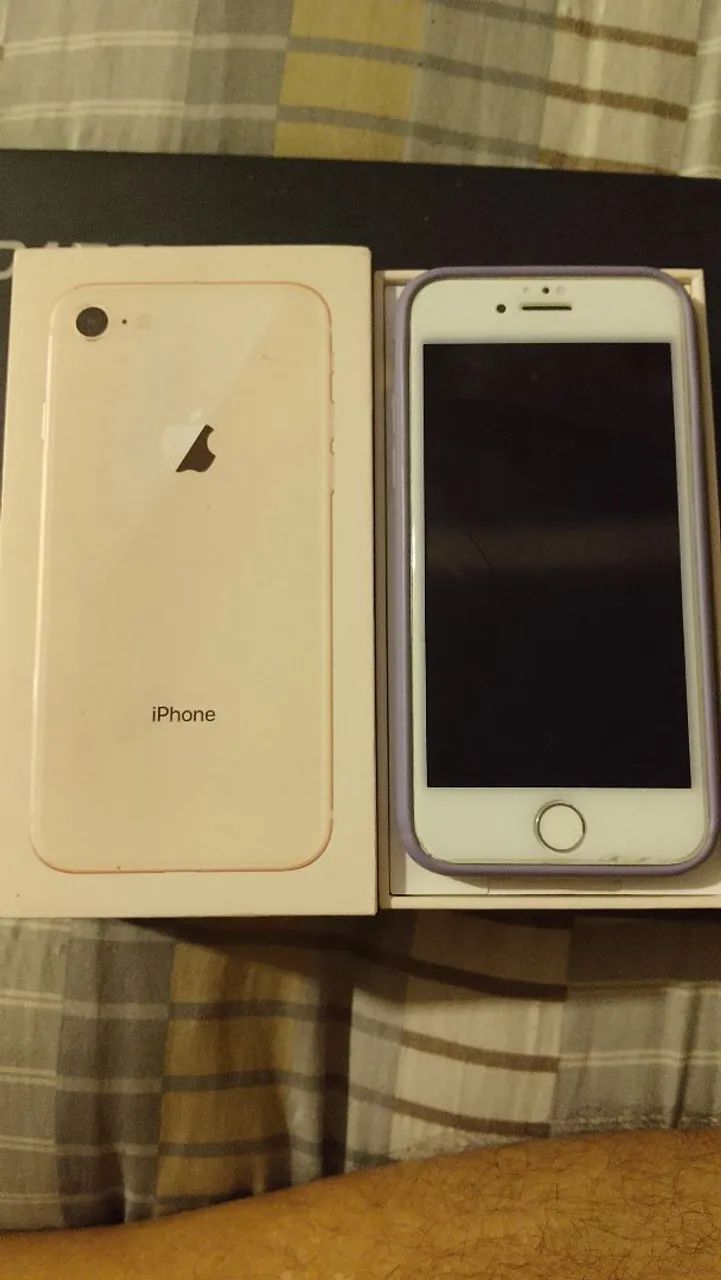 iPhone 8 na caixa R$ 420,00