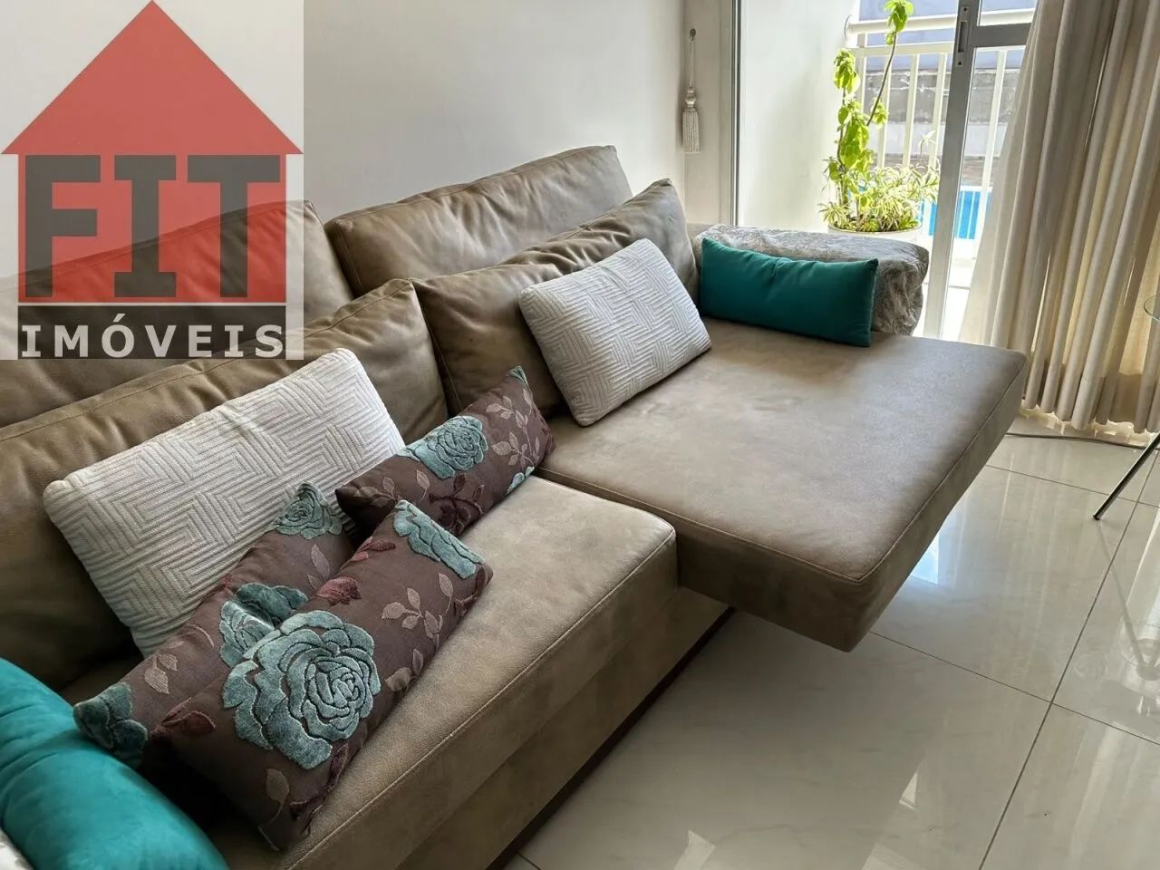 Ótimo apartamento com Dois dormitórios uma vaga de garagem. 61m² Mobiliado - Foto 3