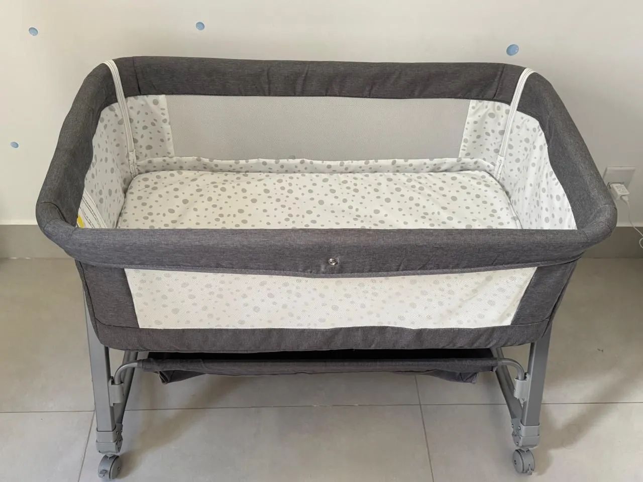Vendo Berço Portátil Moises Co-bed Com Balanço Mosquiteiro e Cesto Cinza - Kababy - Foto 4