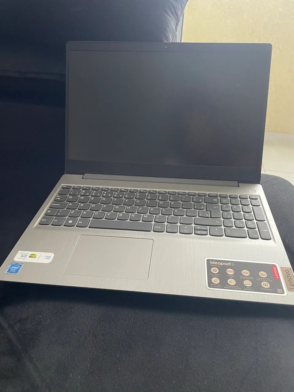 Notebook praticamente novo, pouco uso, sem defeitos
