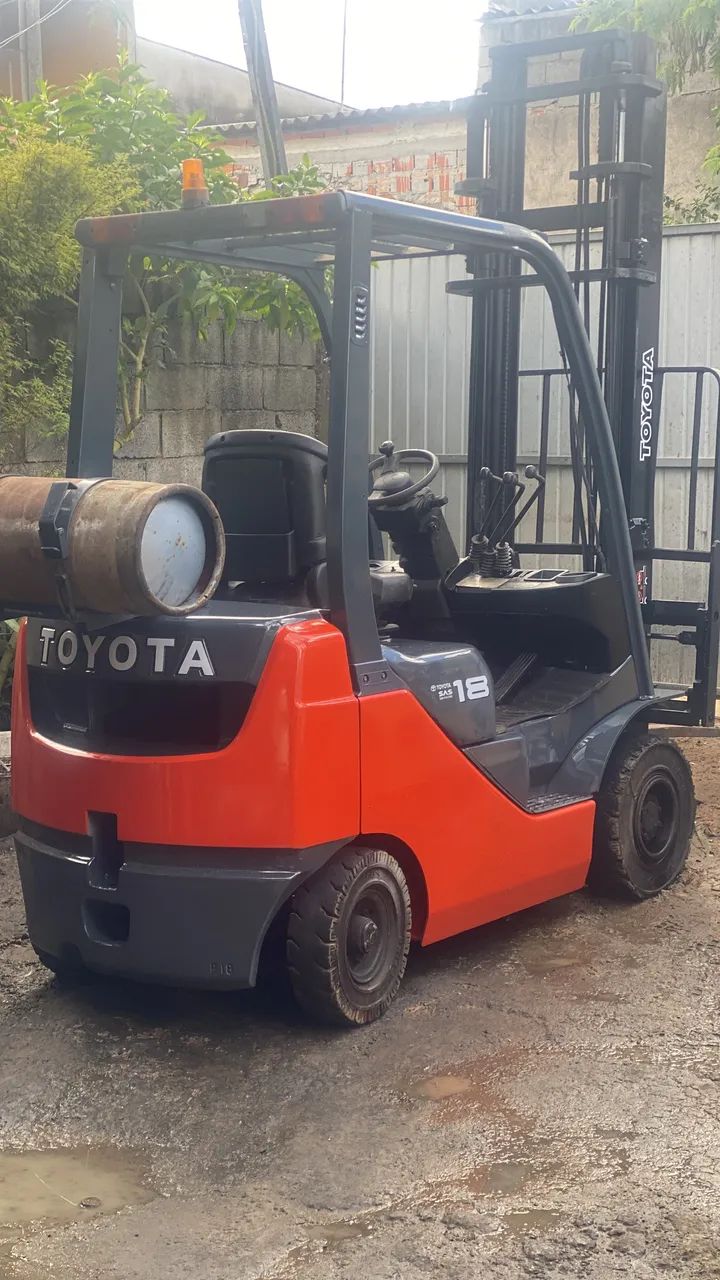 Vendo empilhadeira Toyota 8fg18