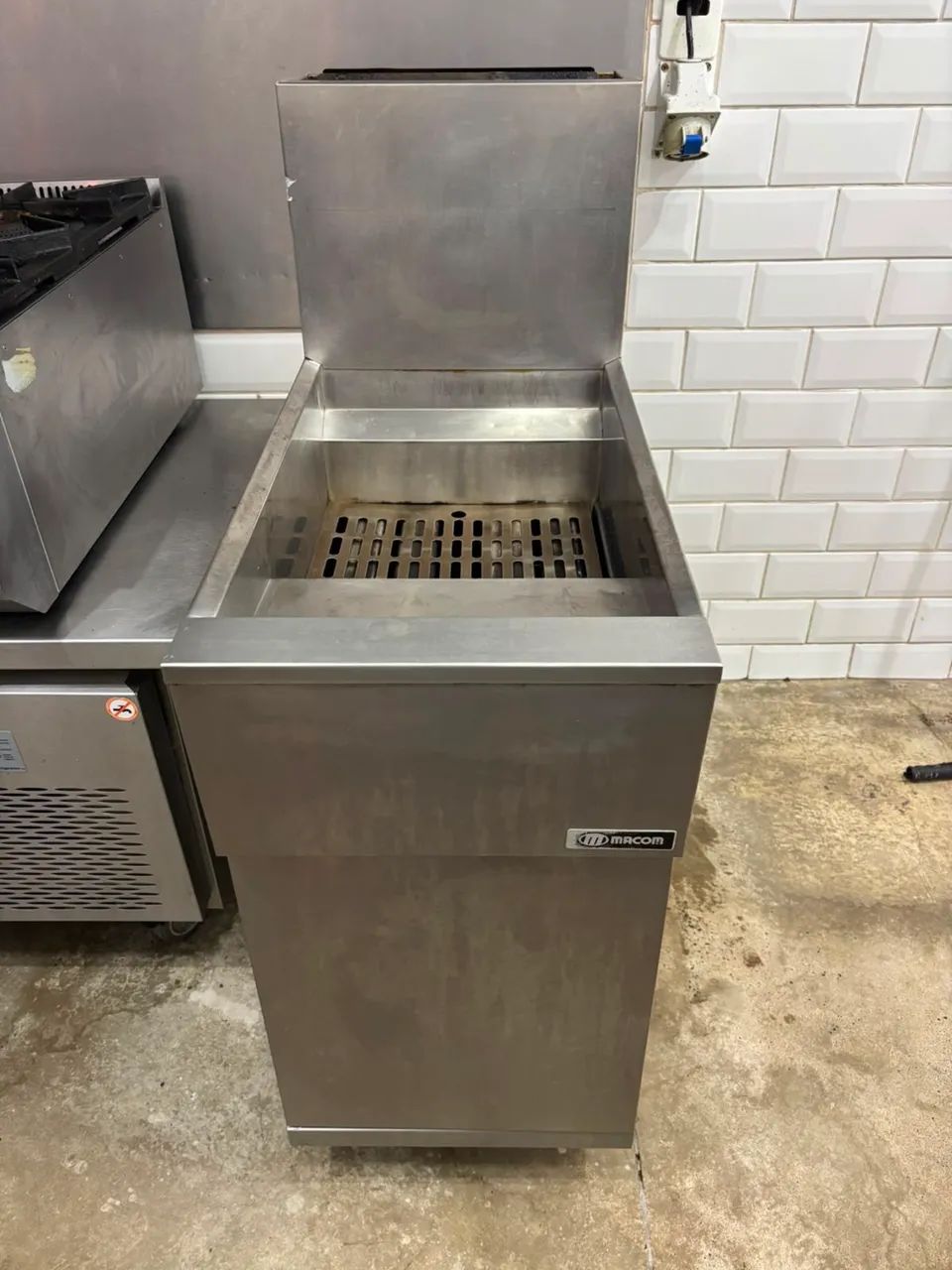 Fritadeira a gás Macom 