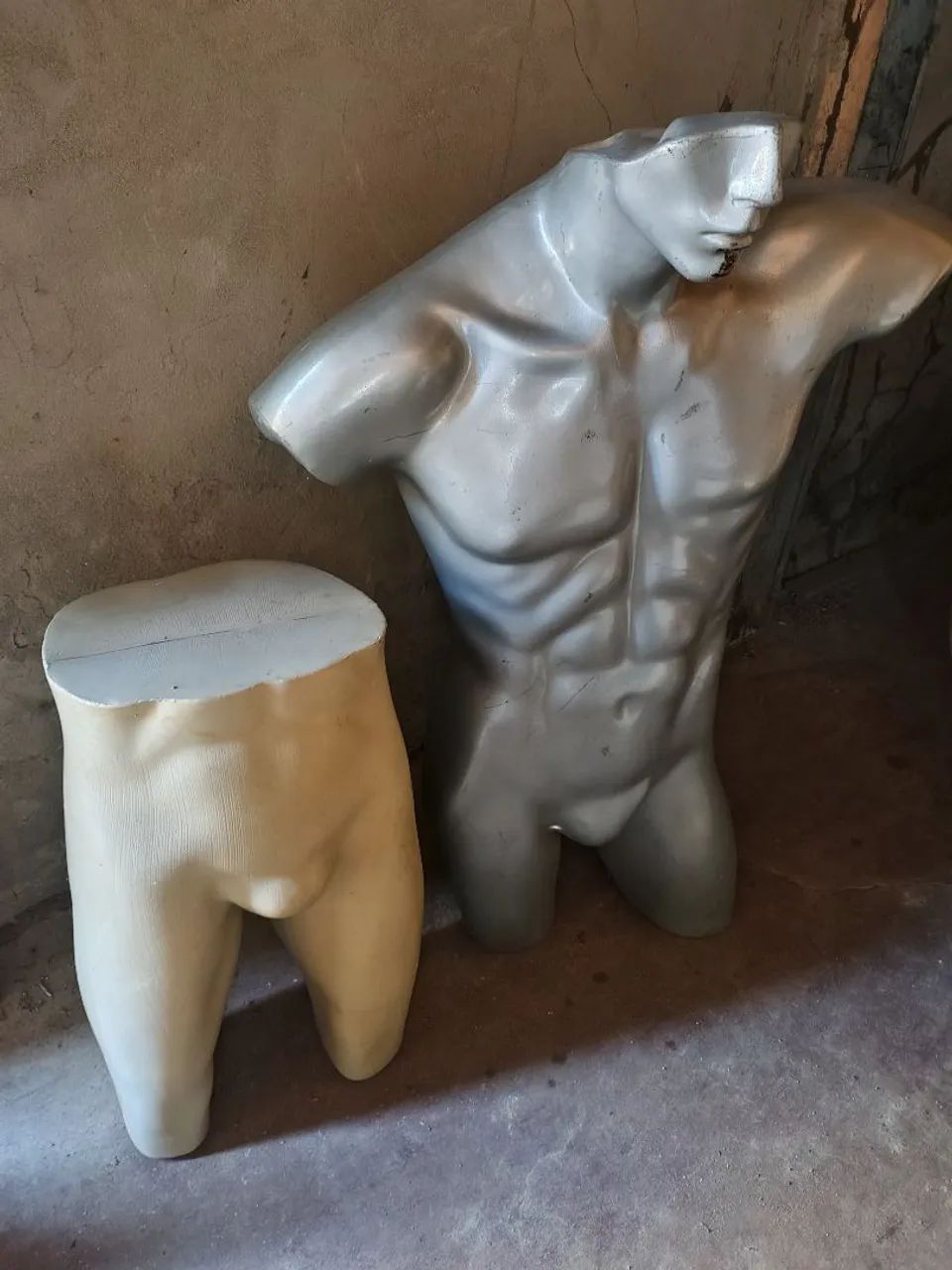 2 manequins masculinos