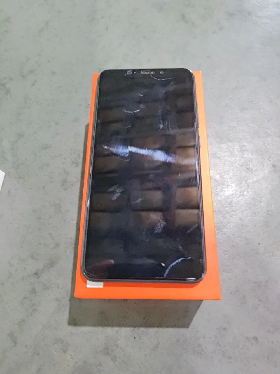 Celular Redmi Note 6 Pro com defeito