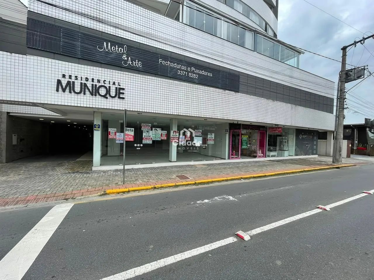 Sala comercial para locação no Centro - Excelente visibilidade e possibilidade de divisão - Foto 2