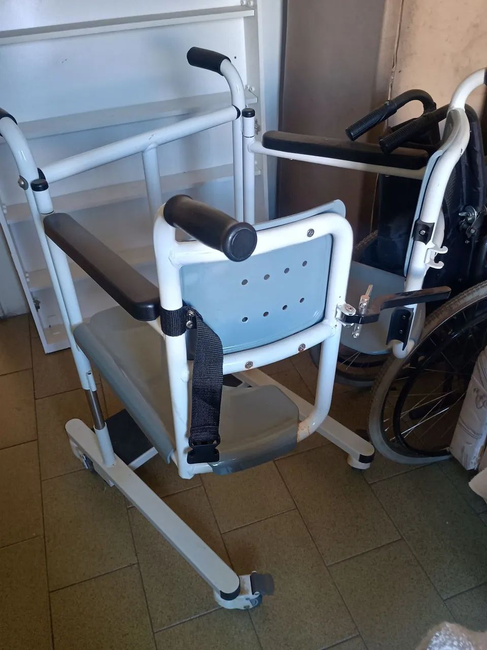 Cadeira de banho funcional 
