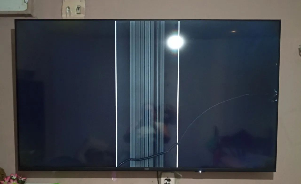 Tv smart com defeito para retirar peças 2 meses de uso - Foto 2