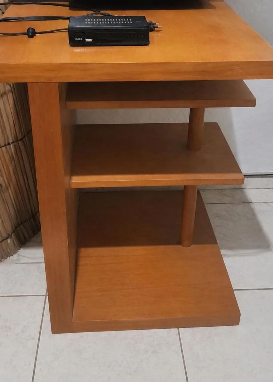 Rack/ mesinha de madeira