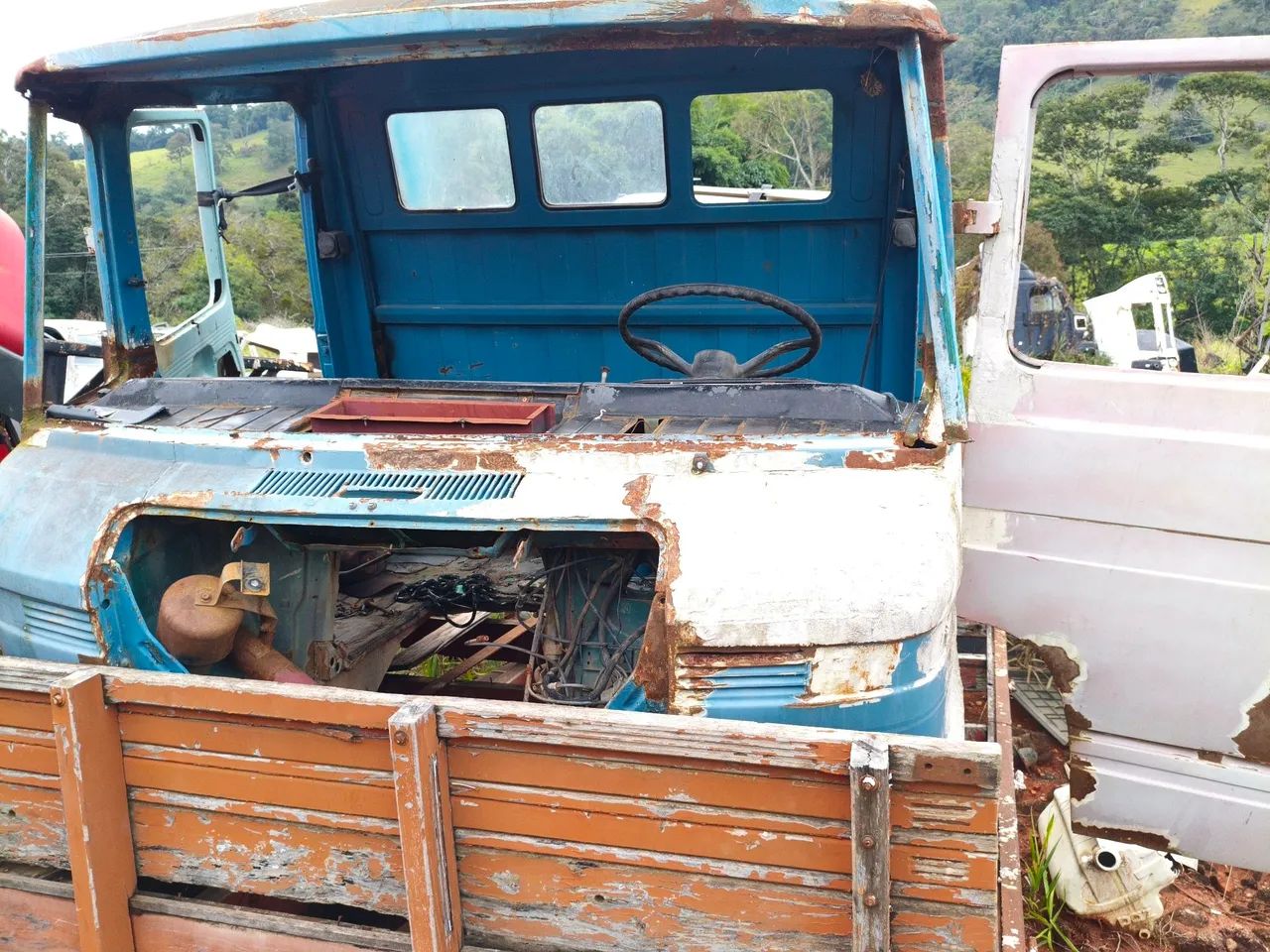 Vende se gabine 608 mercedes bens 