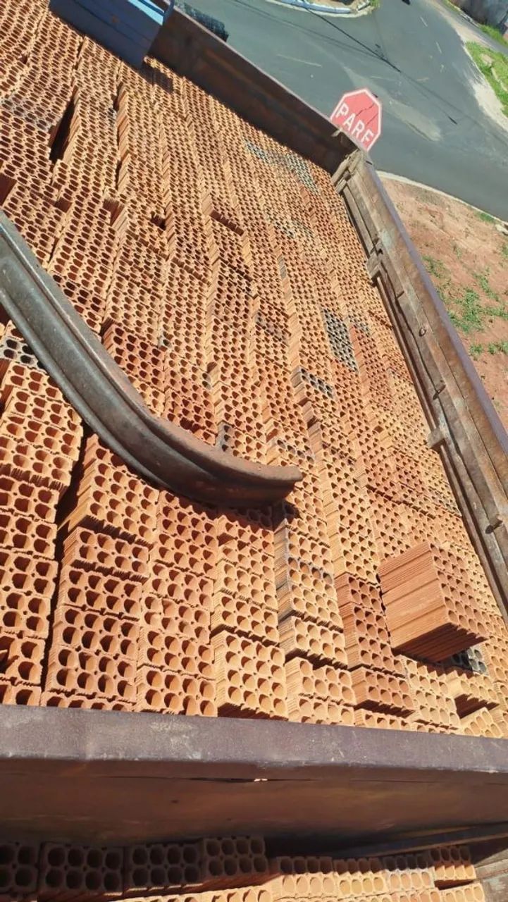 Blocos 8 furos e tijolos diretamente da cerâmica para sua obra, de primeira linha 