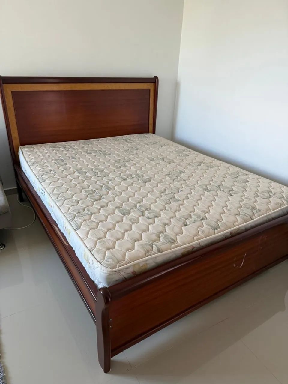 Cama de casal  com colchão - Foto 2