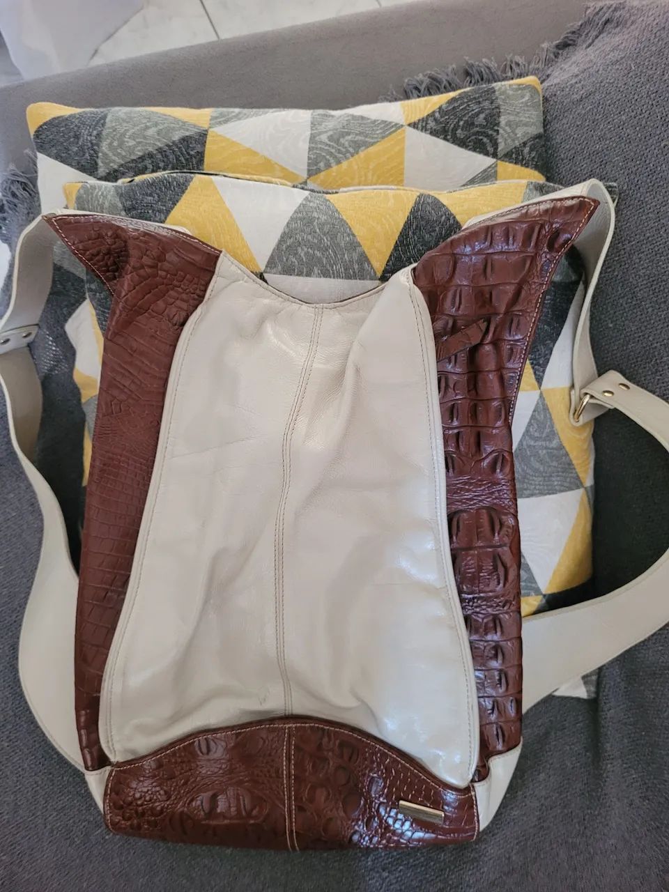 MOCHILA DE COURO NOVA - Foto 2