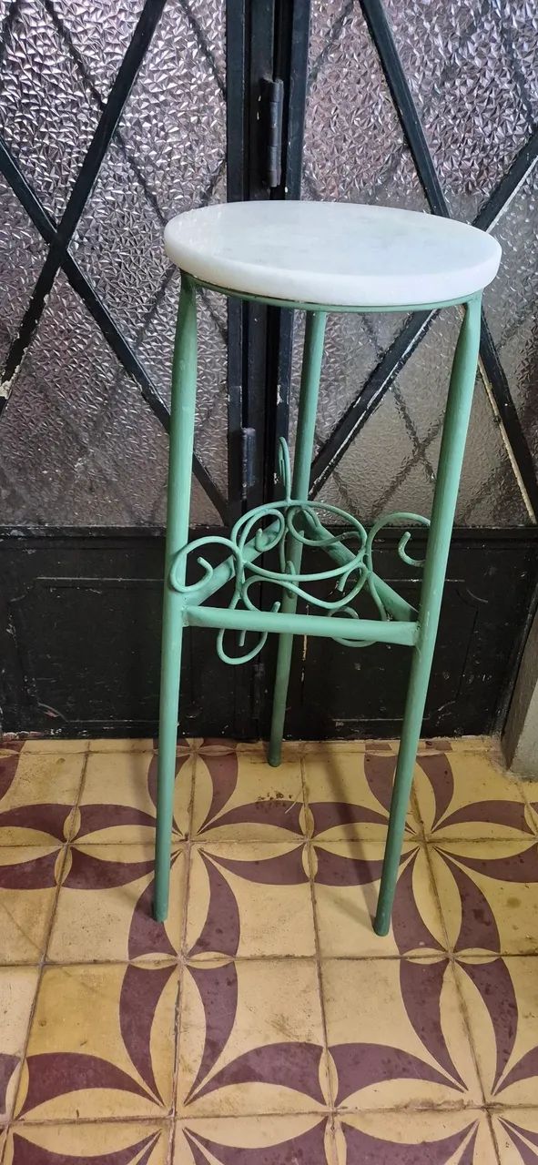 Mesinha canto ferro