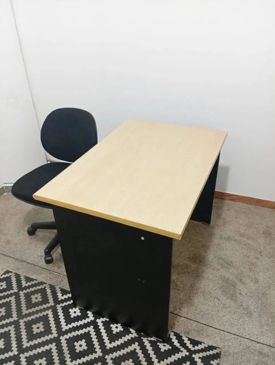 Conjunto de Mesas e Cadeiras para Escritório - Foto 2