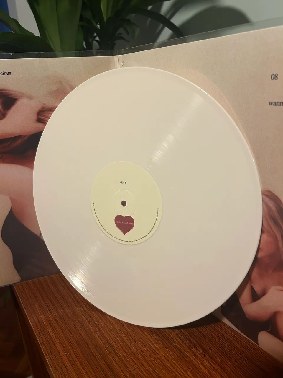 LP Sabrina Carpenter - e-mails i can?t send (Bone Vinyl)  - Foto 2
