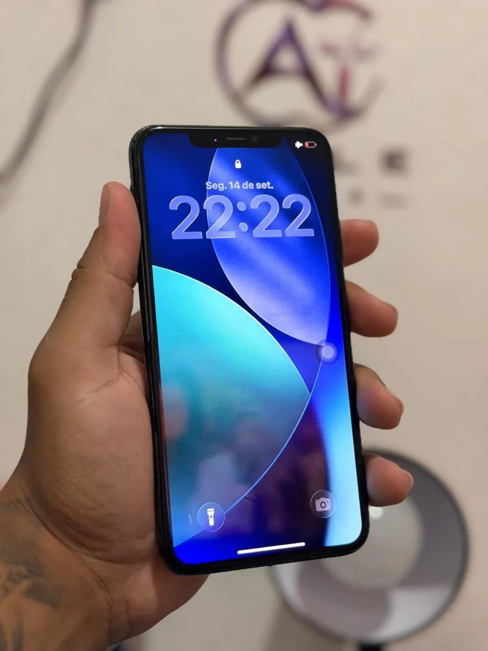 iPhone 11 Pro Max 256GB com Capinha e Carregador Bateria 84% - Foto 3