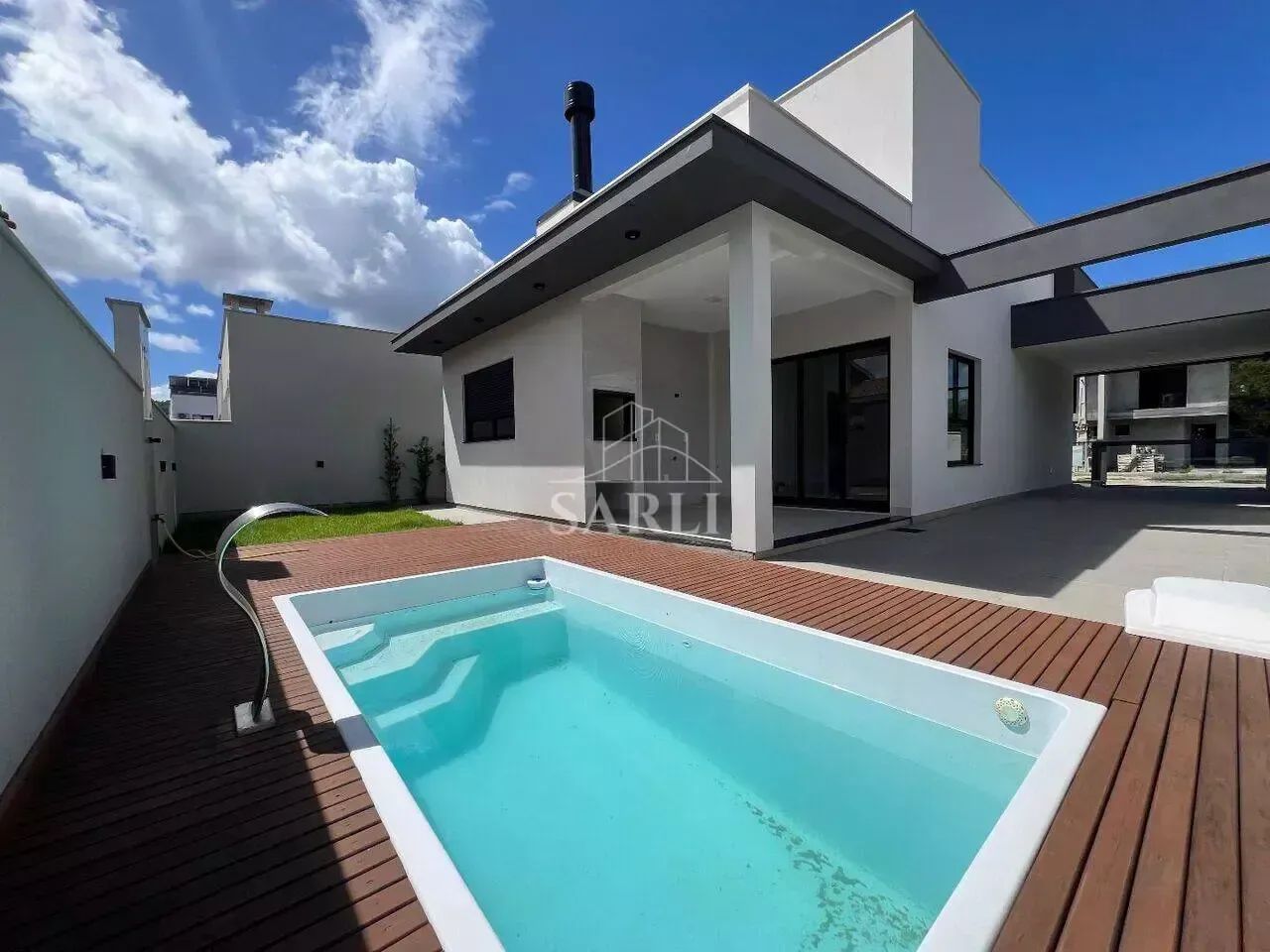 Casa Nova à venda no Bairro de Forquilhas em São José.