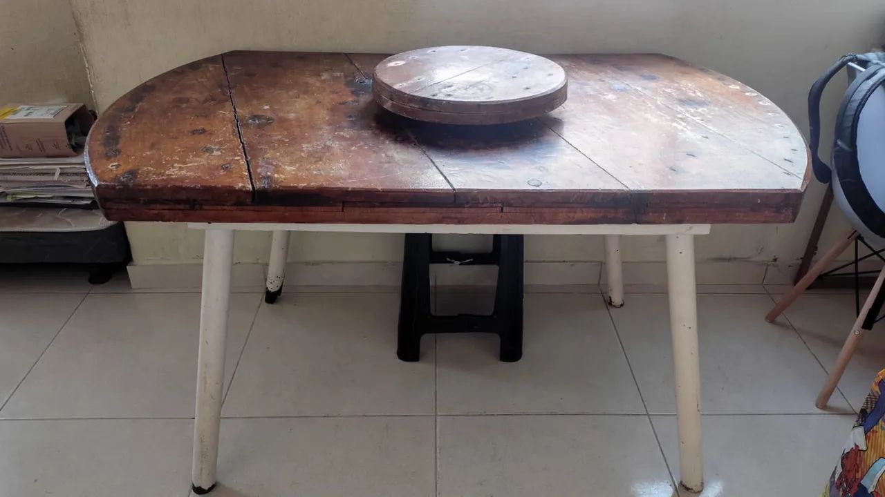 Mesa de madeira maciça 