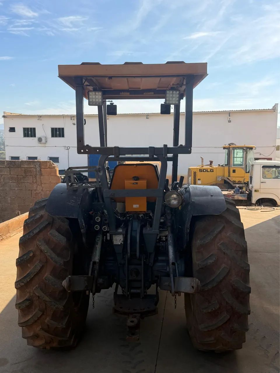 Trator Valtra BF 75 - Foto 2