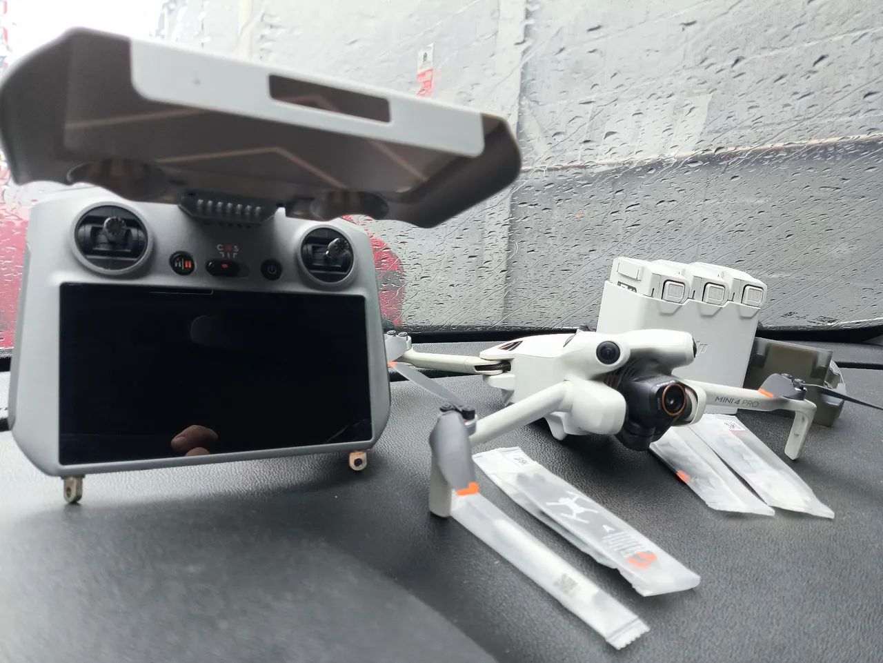 Drone DJI Mini 4 Pro RC Tela Combo Plus - Foto 5