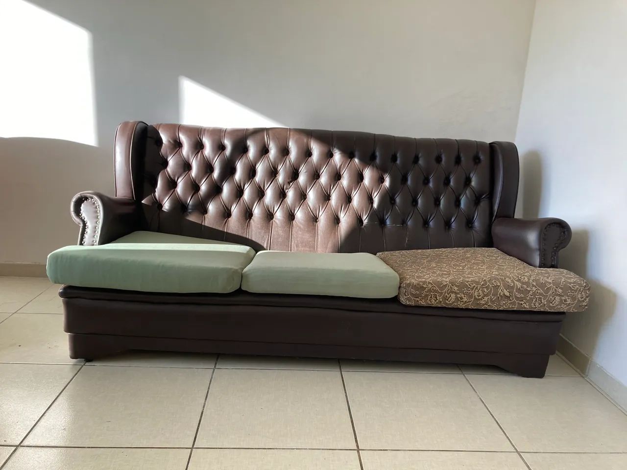 Conjunto Vintage de Sofá 3 lugares + 2 Poltronas - Foto 3