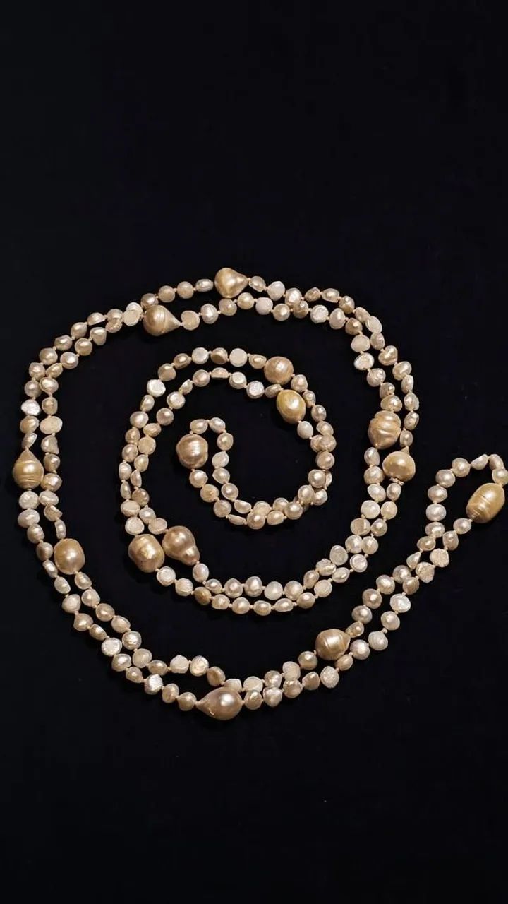 Colar de Pérolas autênticas / reais 152 cm.