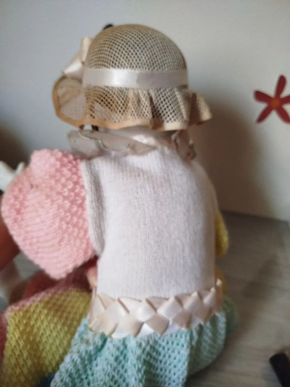 Boneca porcelana, com chapéu  - Foto 3