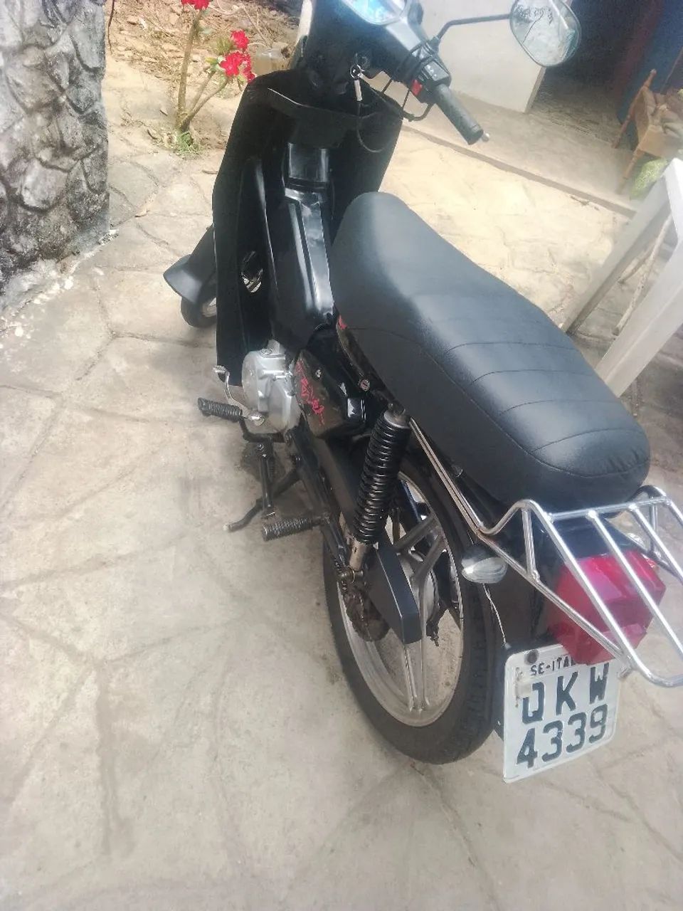 Vendo cinquentinha toda conservada 2600 $ - Foto 2