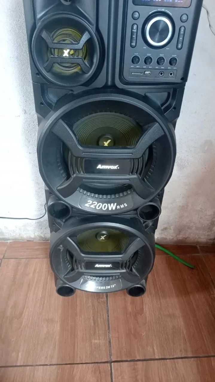 Caixa de som semi nova 