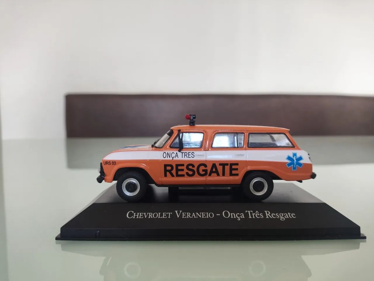 Miniatura Chevrolet Veraneio - Onça Três Resgate 1/43