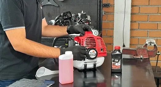 Ajudante de Manutenção de Equipamentos 