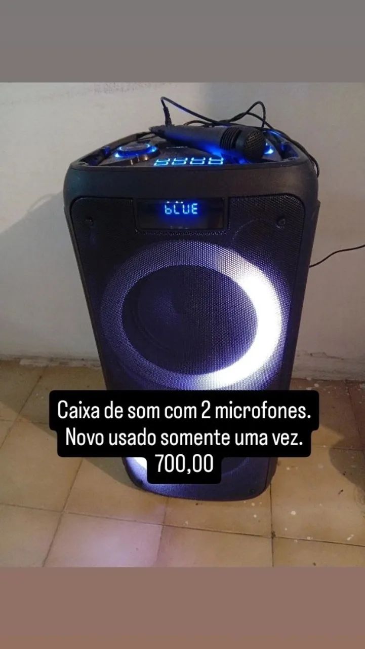 Caixa de som com 2 microfones nova