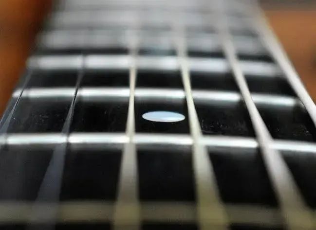 Troca de trastes - Guitarra, baixo, violão, cavaco etc Luthieria CdN - Foto 3