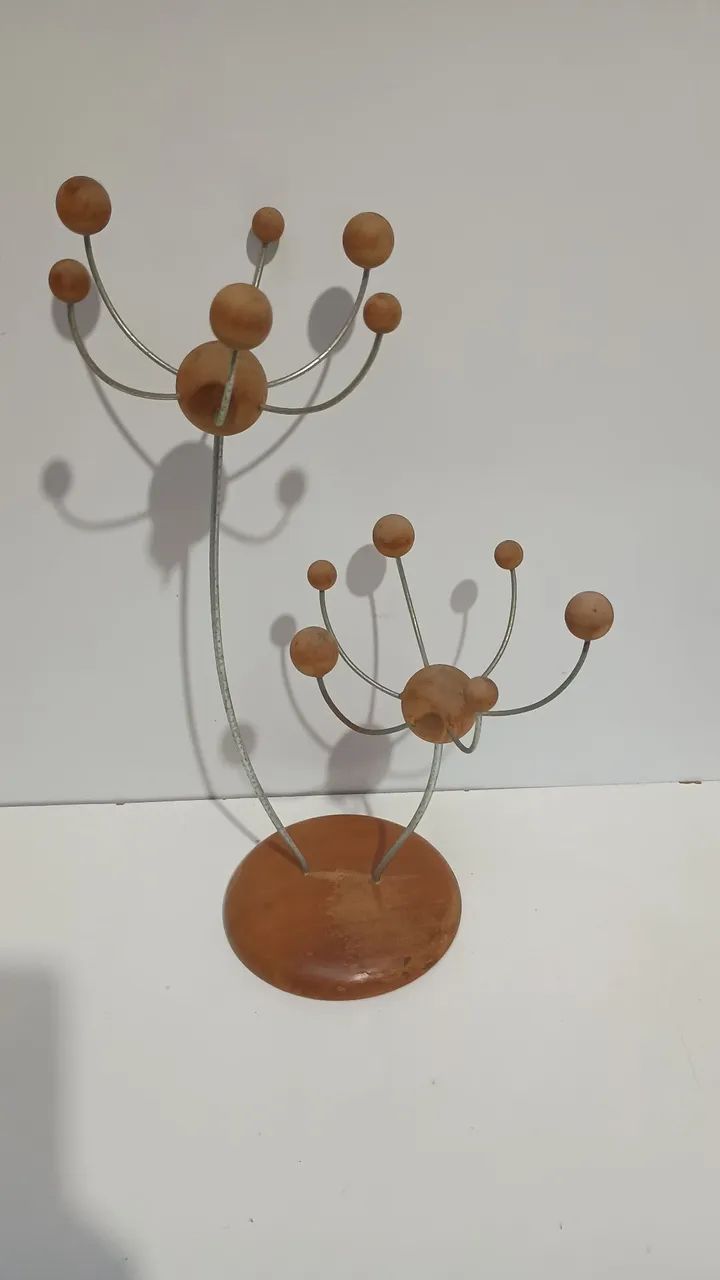 cabideiro de mesa com design lúdico altura 31 cm - Foto 2