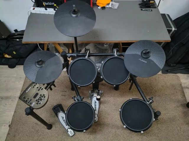 Bateria eletrônica Alesis Nitro