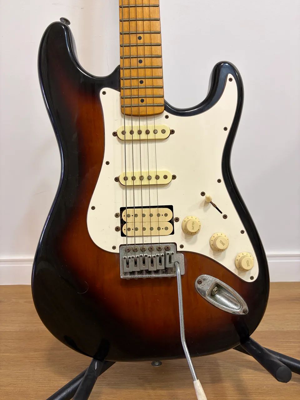 Guitarra Washburn Lyon 