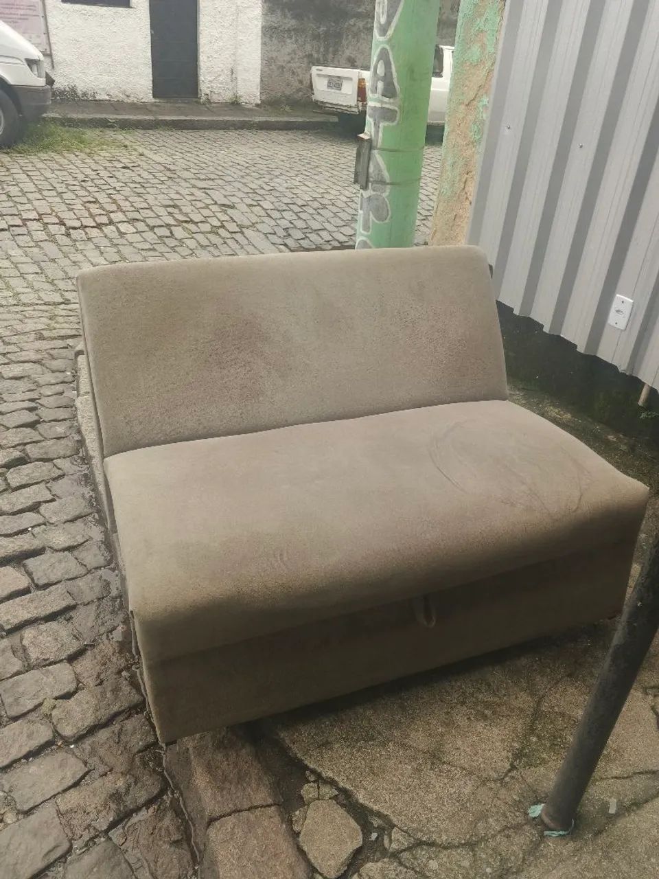 Sofá-Cama Usado por R$ 130 - Abre e Fecha Normalmente