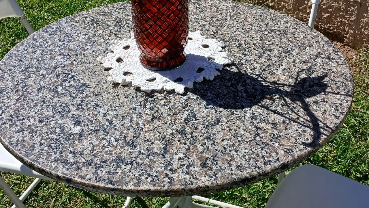 Mesa redonda com tampo de granito  - Foto 2